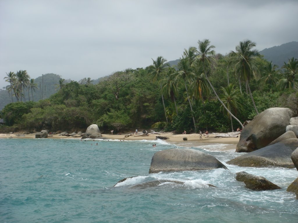 Playa Arenita, Parque Tayrona by Hector Salazar