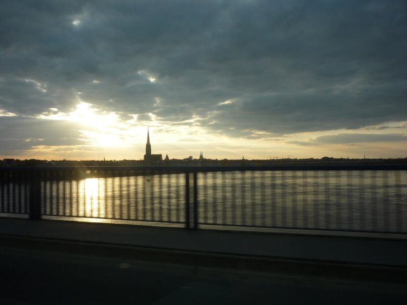 La Garonne à Bordeaux by Santiago de Tezanos