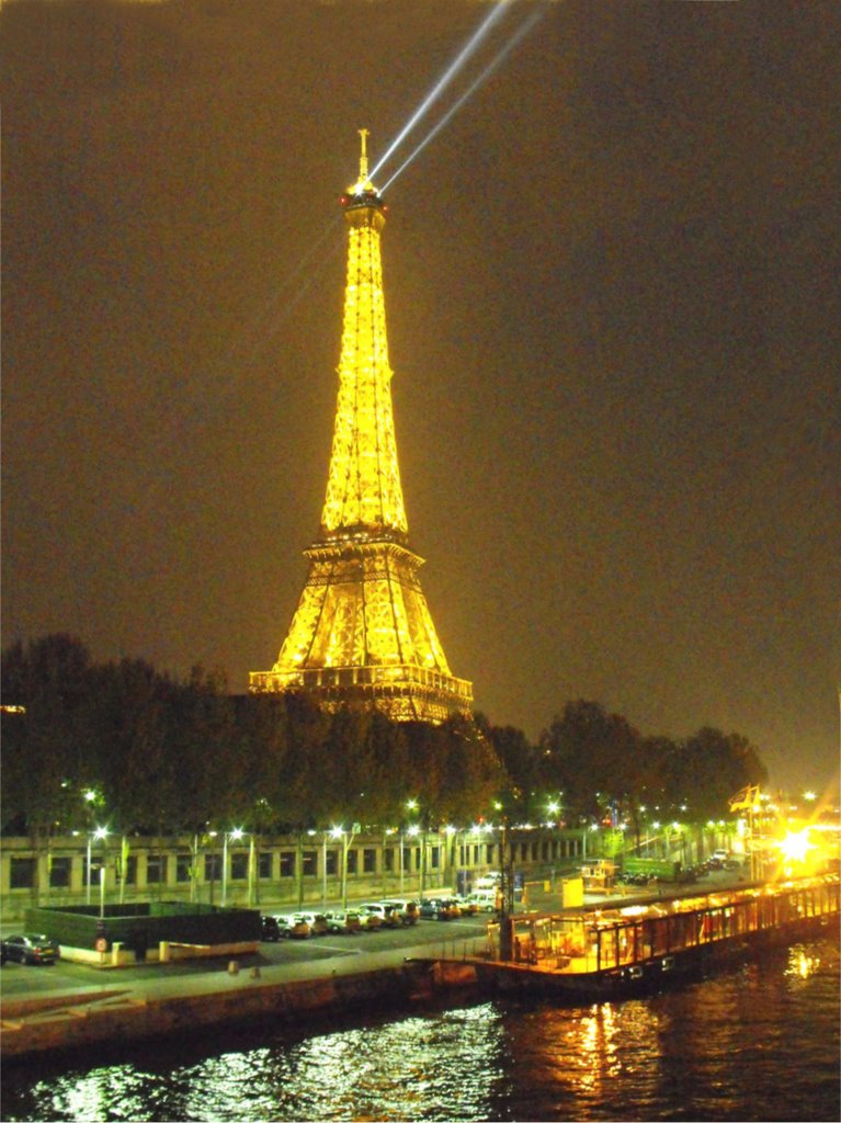 Torre de Eiffel. Vista nocturna by Santiago Rios