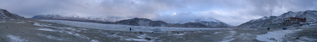 世界上最高的高山湖泊喀拉库勒湖全景 by Kello Lai