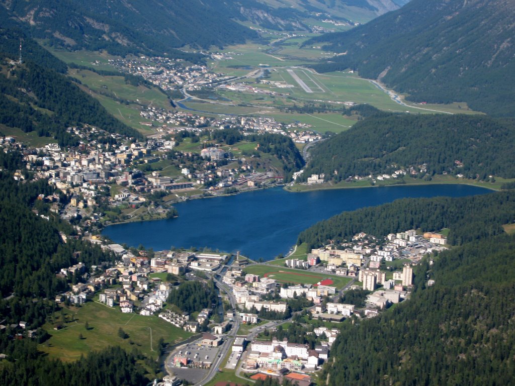 Sankt Moritz, Engadin-Airport Samedan by carribou