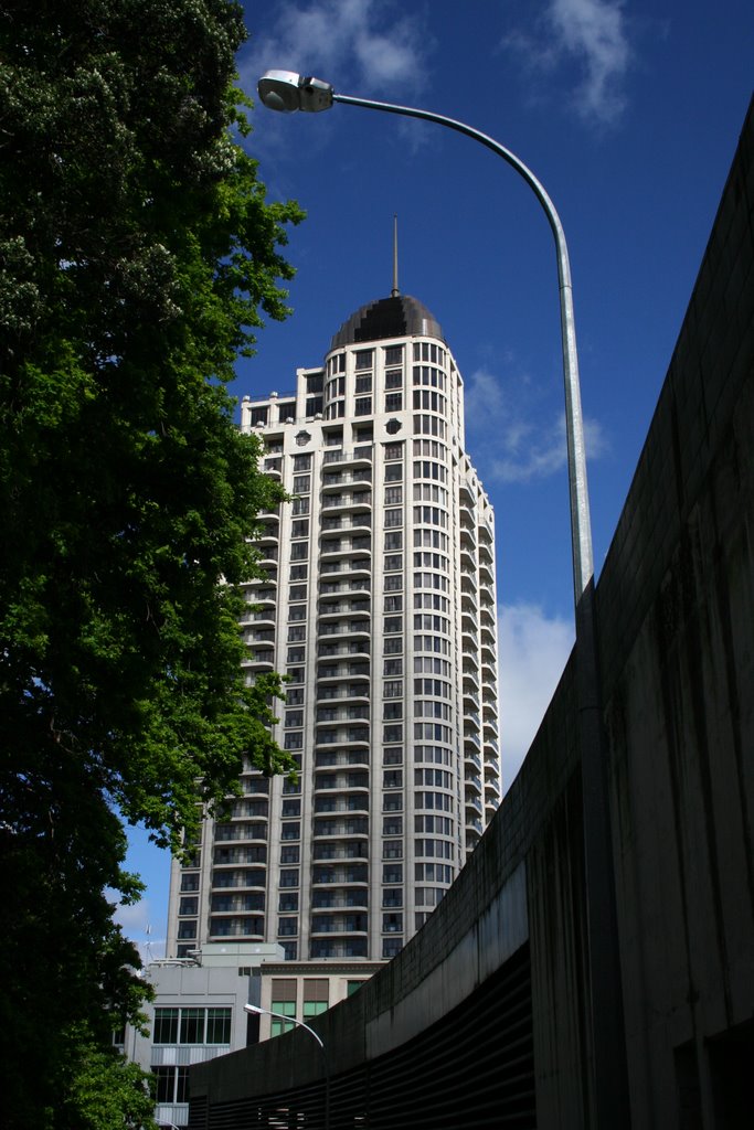 Metropolis view from Kitchener St/Bankside St by buzele