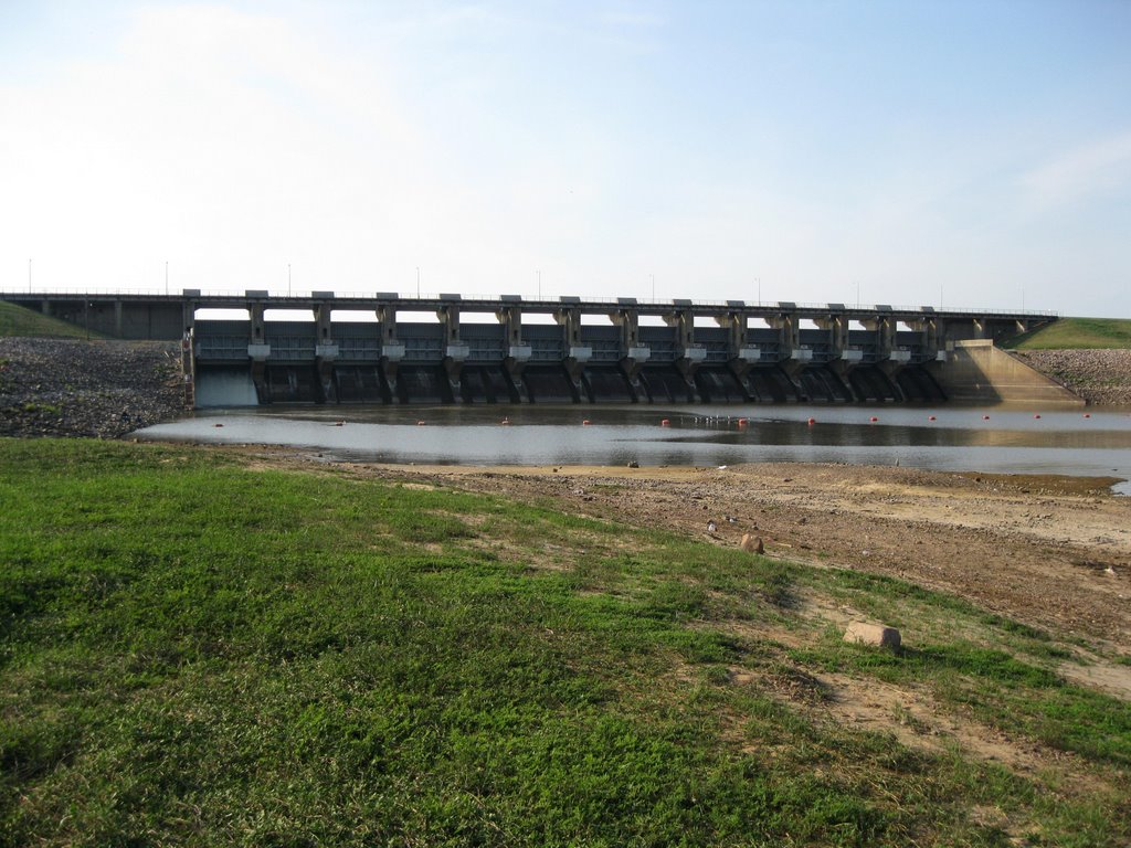 Millwood Lake Dam by talaska