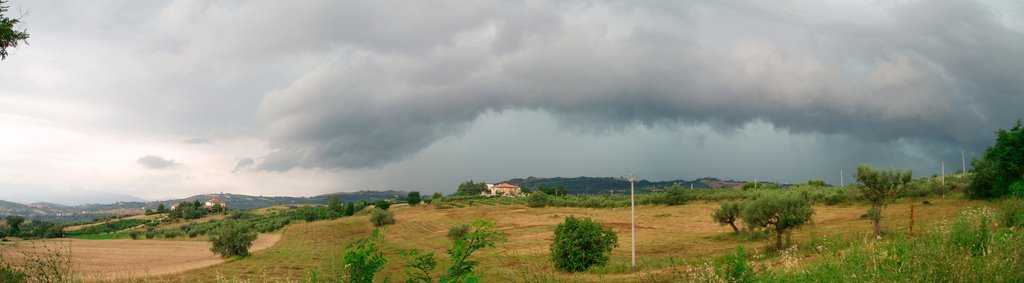 Appignano del Tronto, Valle San Martino: acquazzone in arrivo / Appignano del Tronto, Valle San Martino: a cloudburst is coming by panapp