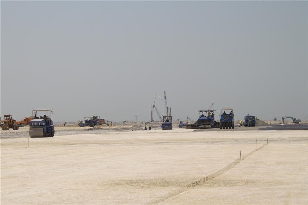 CBM Ch1960-2030 o/s170-270, S-Base to Ch1800 o/s100 and piling to crane beam piles in background, excavation of Stormwater S9, 27May2007. Hidd Port by hiddport