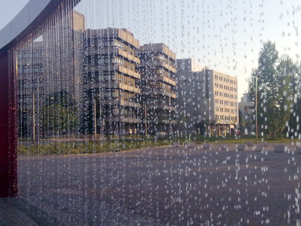 Blick durch das Wasserspiel am Postplatz by kampfmops 1976