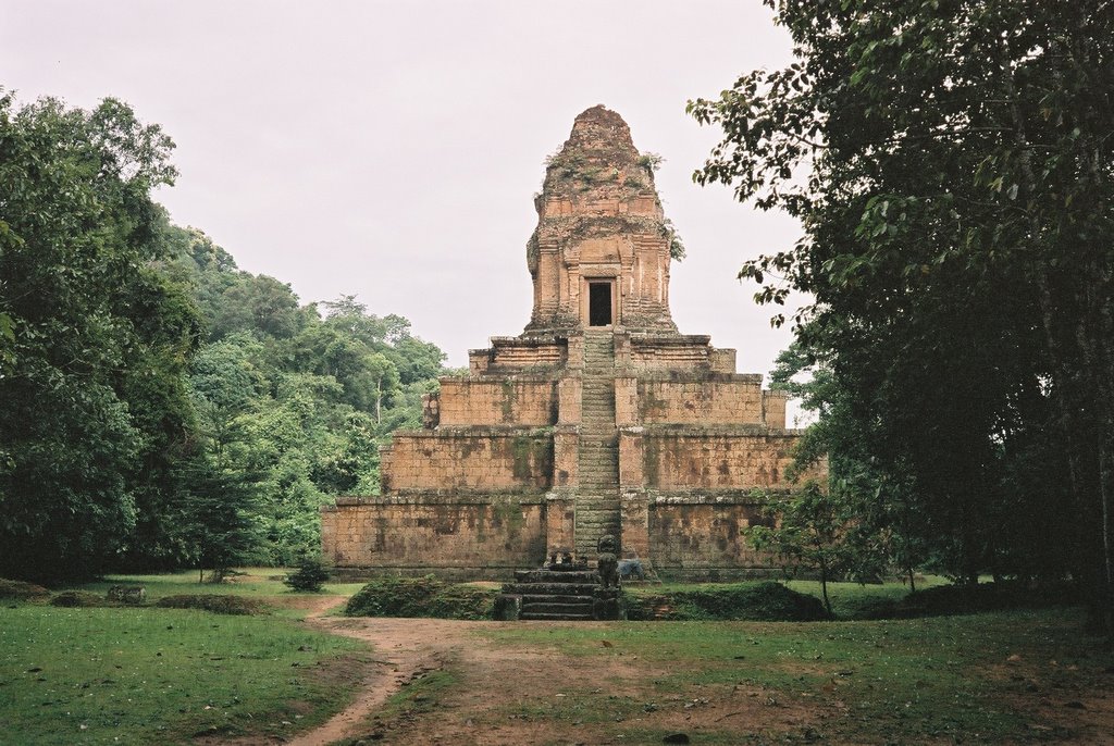 Baksei Chamkrong, Angkor by Missak