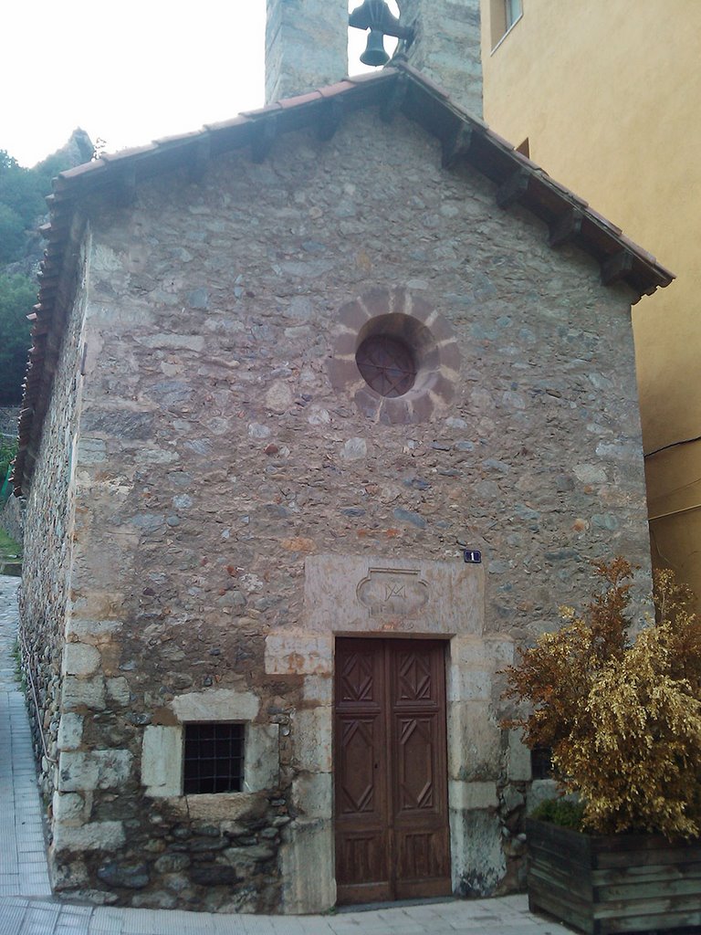 Iglesia en Ribes de Freser by Victor Cespón