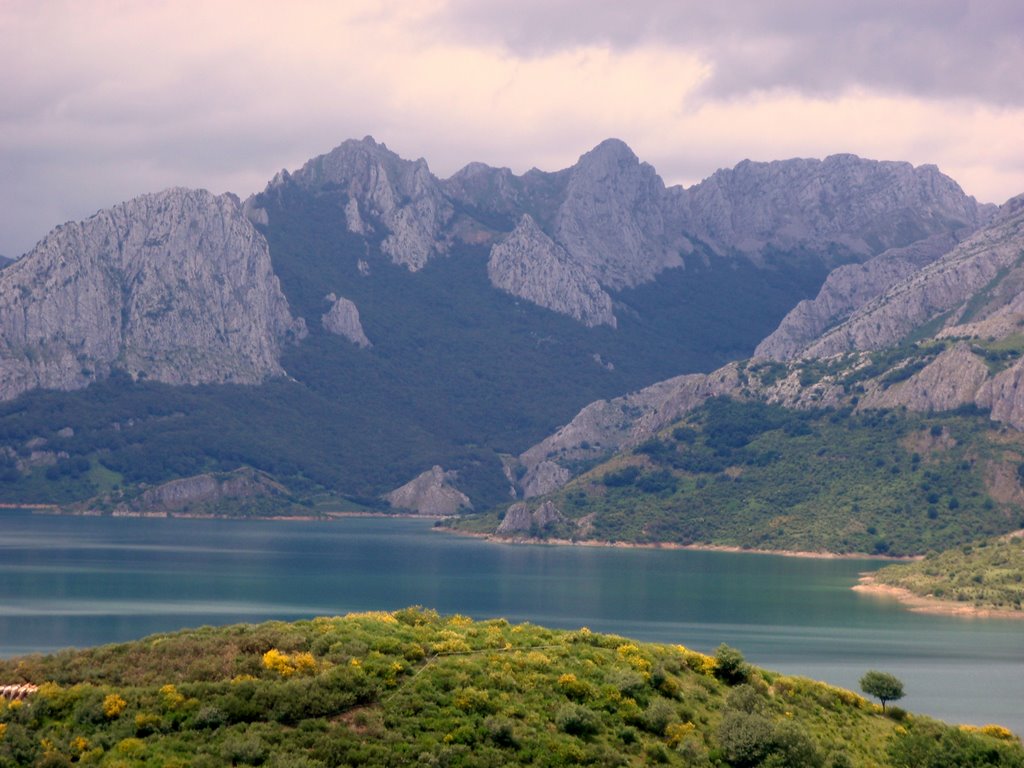 MONTAÑA ORIENTAL LEONESA; País Llïonés by LLANADAY