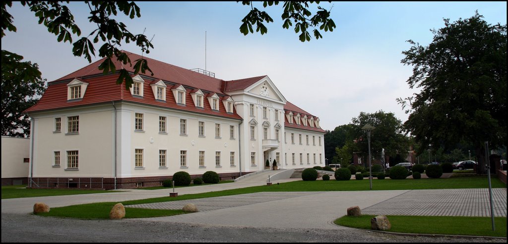 Das Seehotel in Großräschen mitten in der entstehenden Lausitzer Seelandschaft, direkt am zukünftigen Ilsesee. by Ralf Pätzold, Berlin