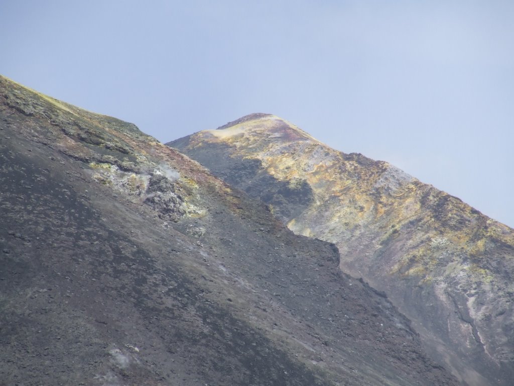 Etna sárga csúcsok by FelhoFarkas