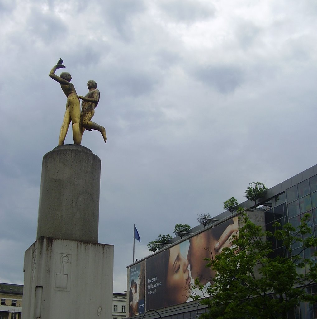 Der Umzug des Karnevals der Kulturen auf dem Hermannplatz by Walid Lotfy 73