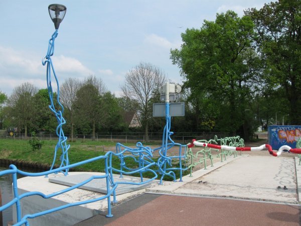 Hoogeveen (NL) Nieuwe fietsbrug Krakeel-Noordscheschut Apr. 2009 by pno