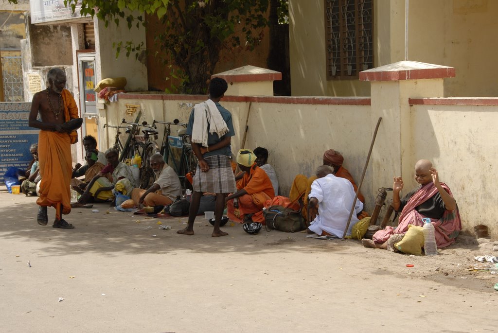 Almsgiving near Rameshwaram Temple by Dinesh N