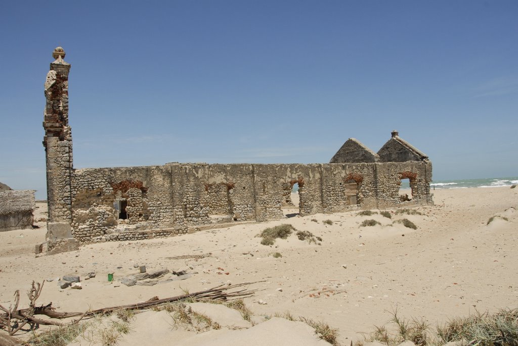 Ruins near Dhanushkodi by Dinesh N