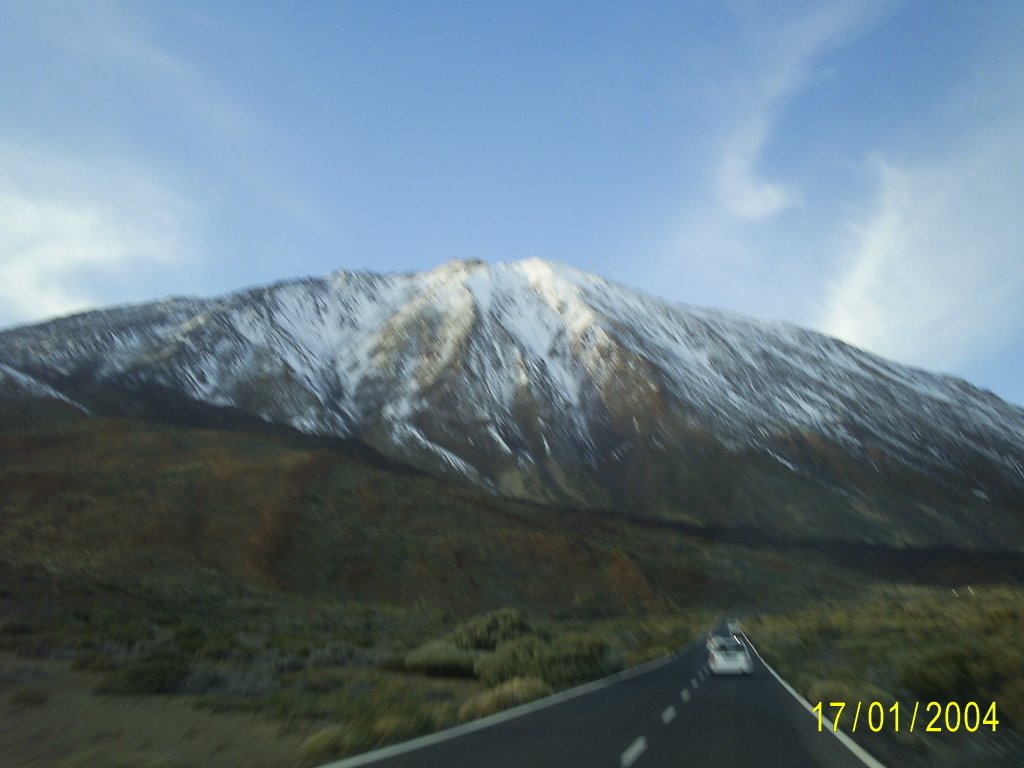 Carretera hacia el Teide by aridian