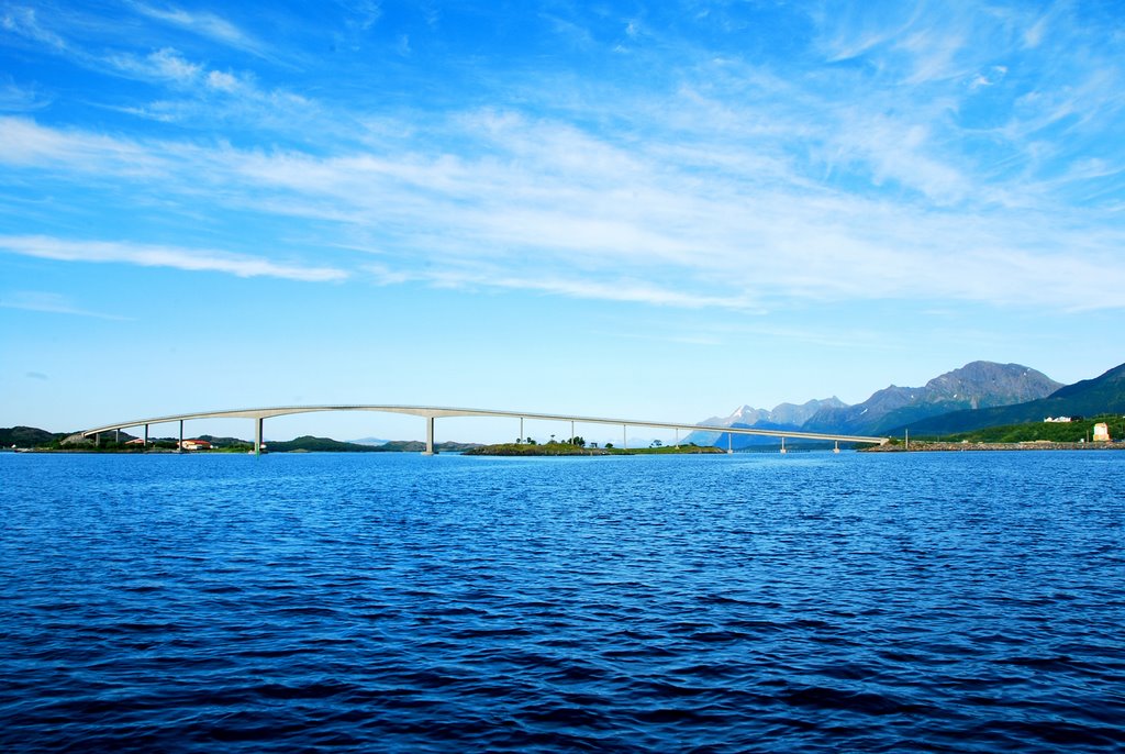 Bridge on road to Steigen by gpodol