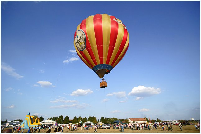 Flying hot air balloon pleasure flight - Airport Szeged presentation — Repülőnap hőlégballon sétarepülés - Szeged Repülőtér bemutató - Hungary, Szeged by Pixelfoto.hu Kiss Lá…