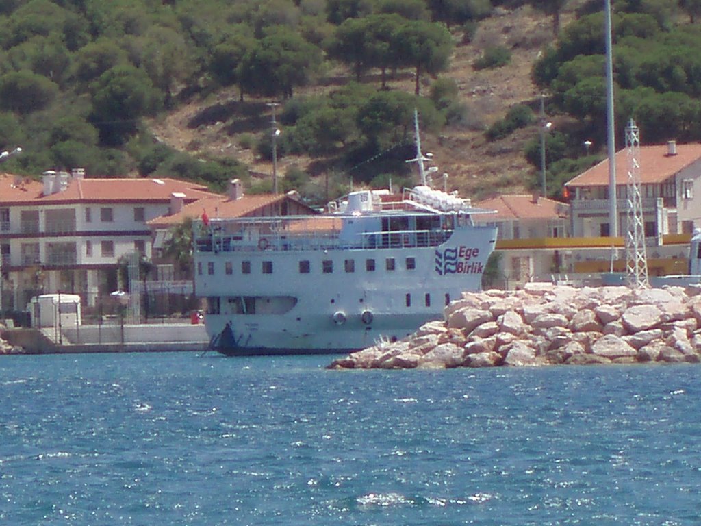 Cesme port by cnikola