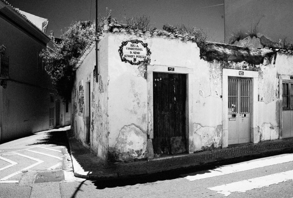 Loule streets - Old house by Burloncita