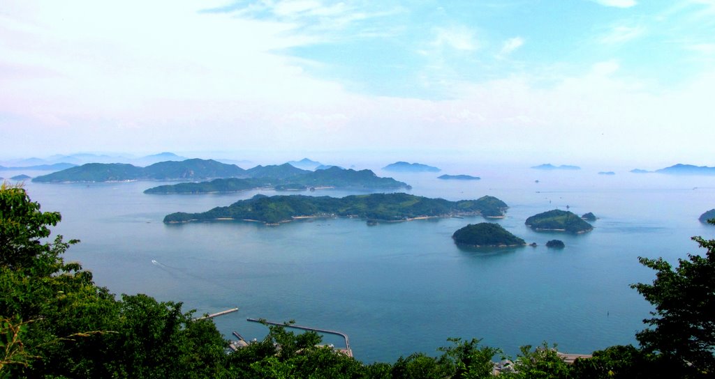 笠岡市神島　栂丸山　３０６ｍ　笠岡諸島　🗻　水平線　青螺パノラマ　夏ごろも by Yoshio Kohara