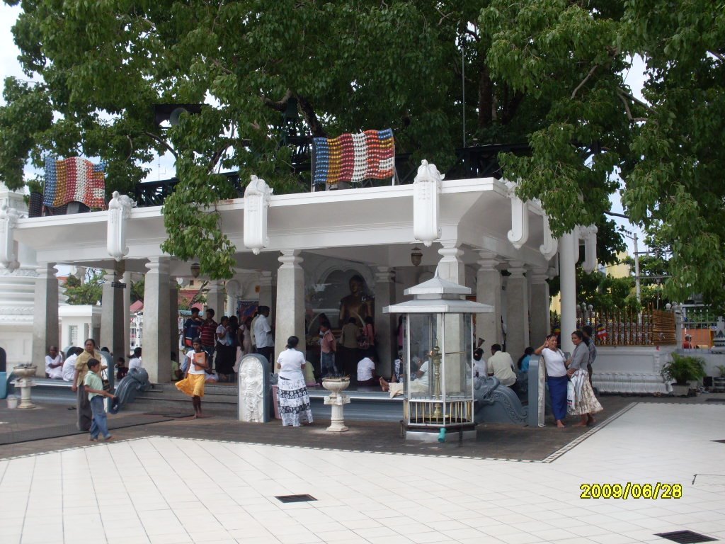 Matara Bodhiya by HIRU NANAYAKKARA