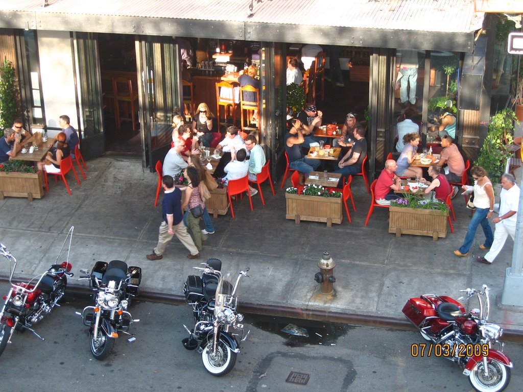 Los Dados restaurant seen from the High Line by Scorpio1071