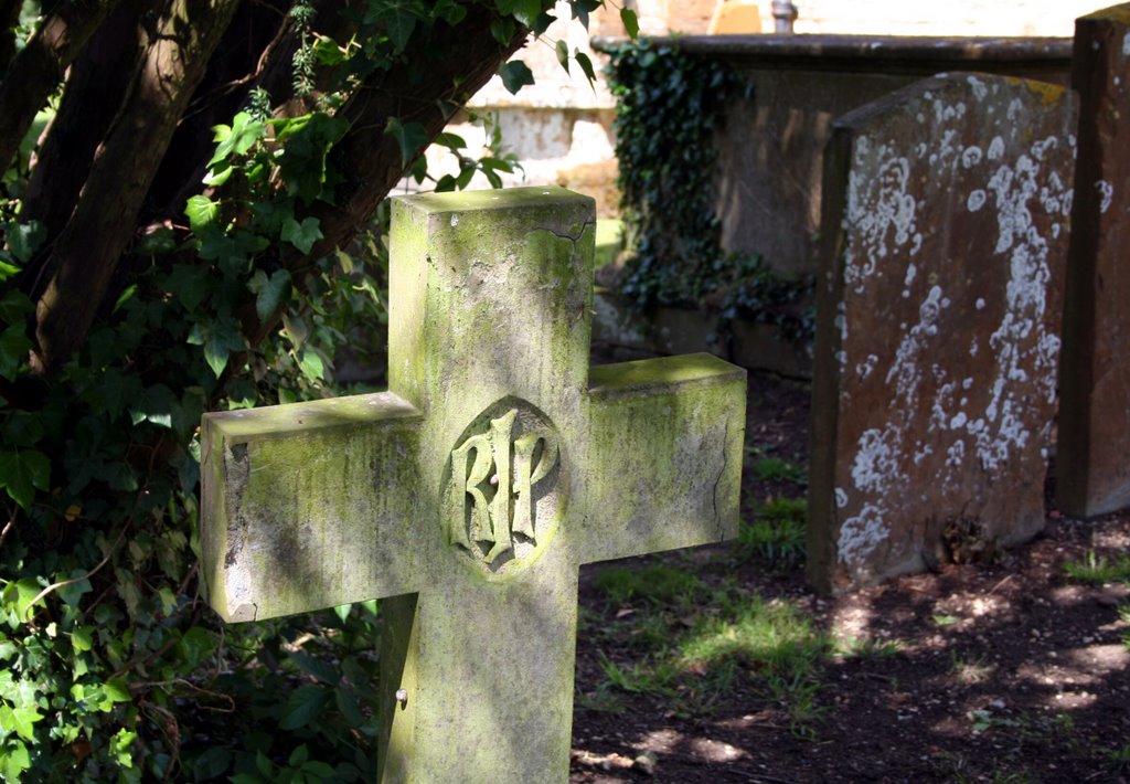 Lillingstone Dayrell Churchyard Cross by Peter Connolly