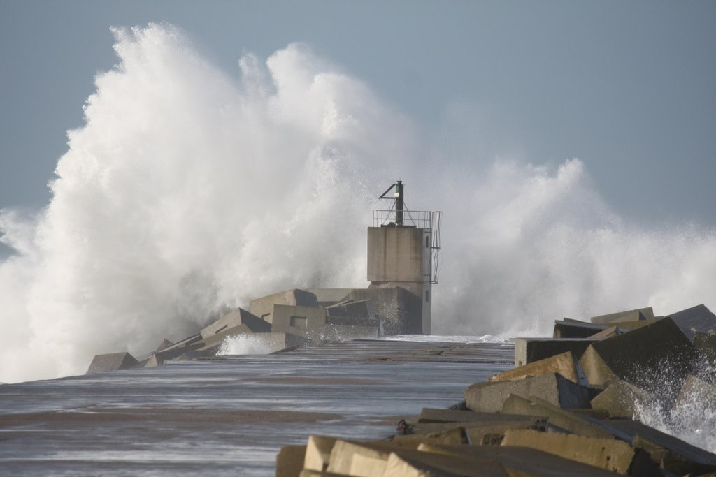 TEMPORAL EN EL FARO-1 by LJIB