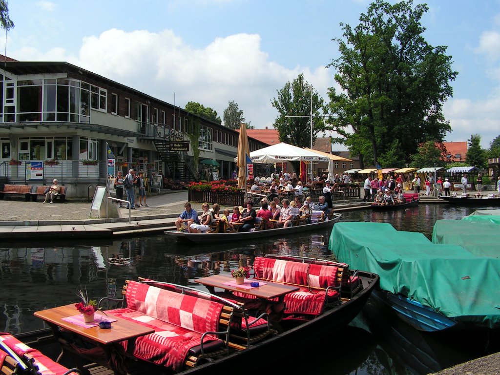 Im großen Hafen von Lübbenau by Hans Ulrich H