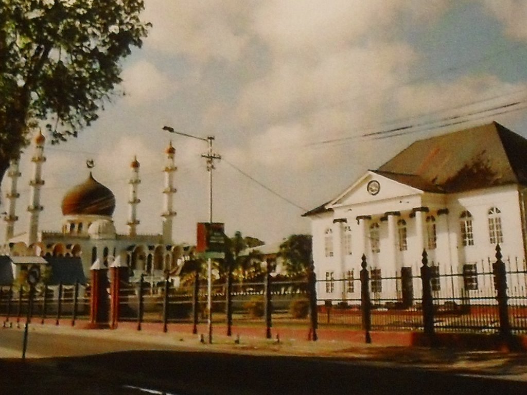 Moskee en Synagoge Paramaribo by marcellio1968