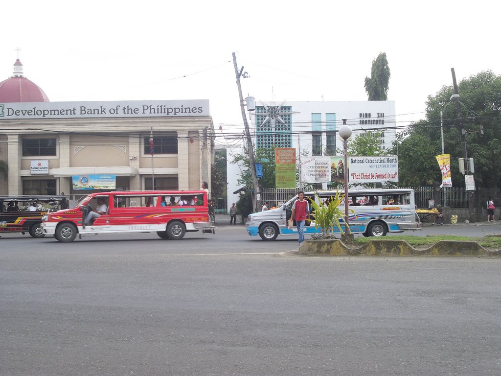 DBP bank near Jaro public plaza beside the cathedral in Jaro, Iloilo, Panay Island by kang © francis b i ♣