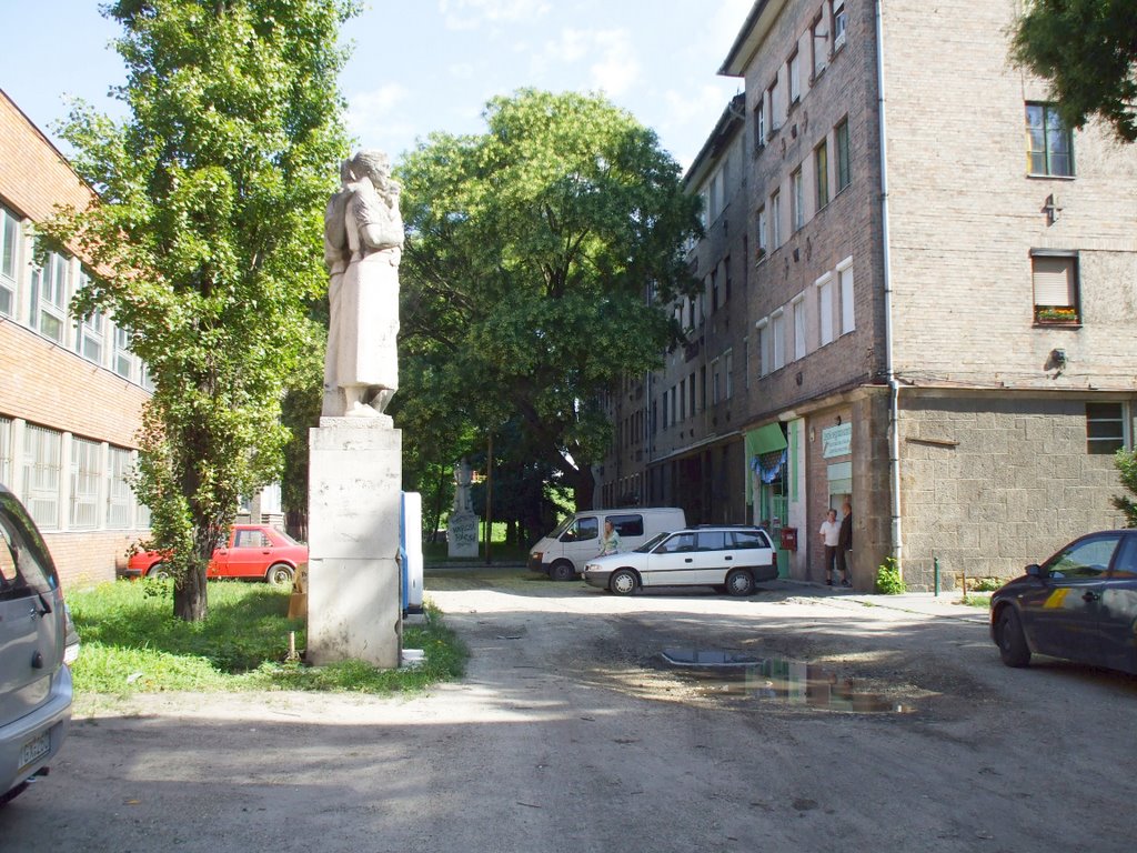 Budapest, X. kerület, Pongrác-telepi szobor, 2009 július 9-én by Vastalicska