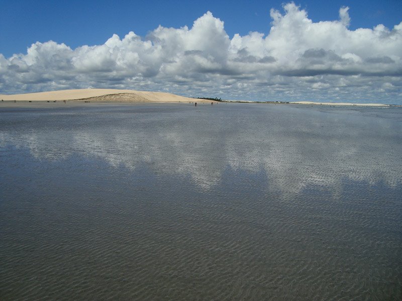 Migrating dune near Jijoca de Jericoacoara by Henning Gerken