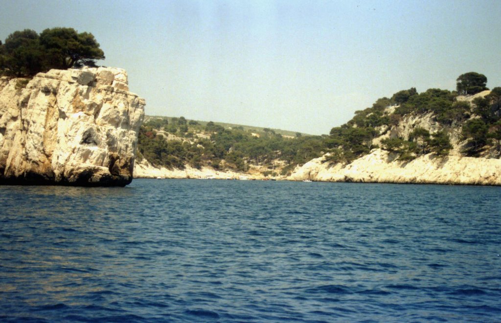 Cassis: the entrance of the calanque by enrico massaro