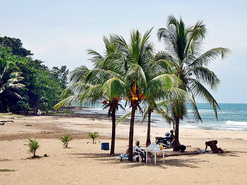 PLAYA BONITA-LIMON-COSTA RICA by Yamil Herrera A