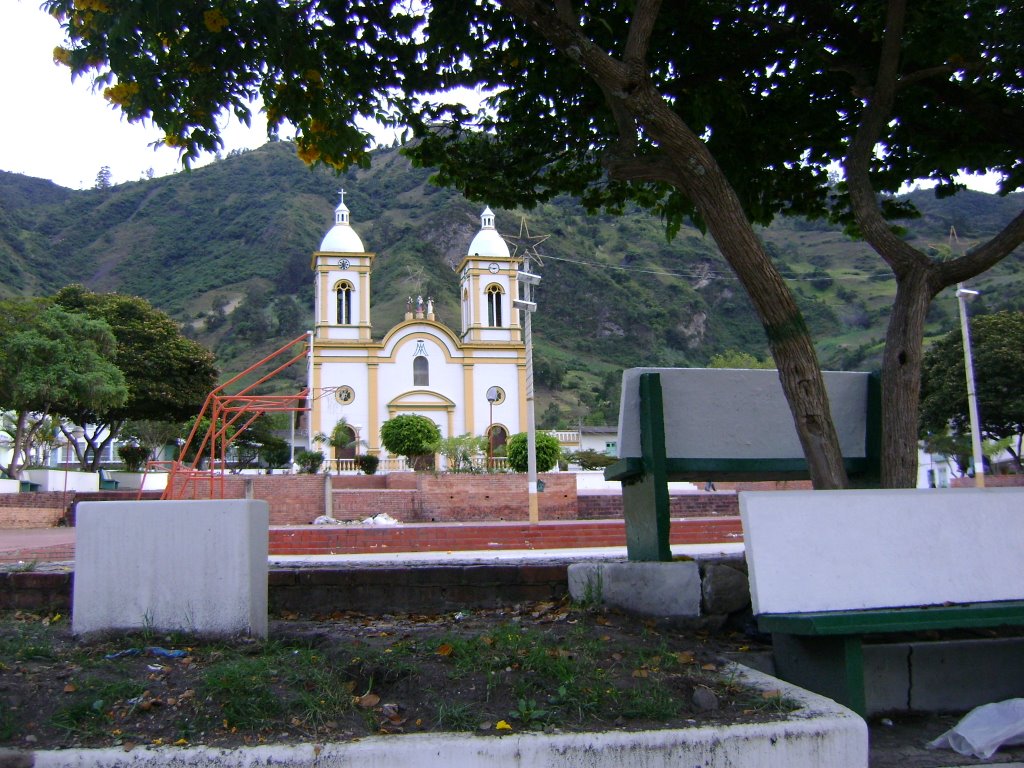 Iglesia de Guacamayas by hramos777@gmail.com