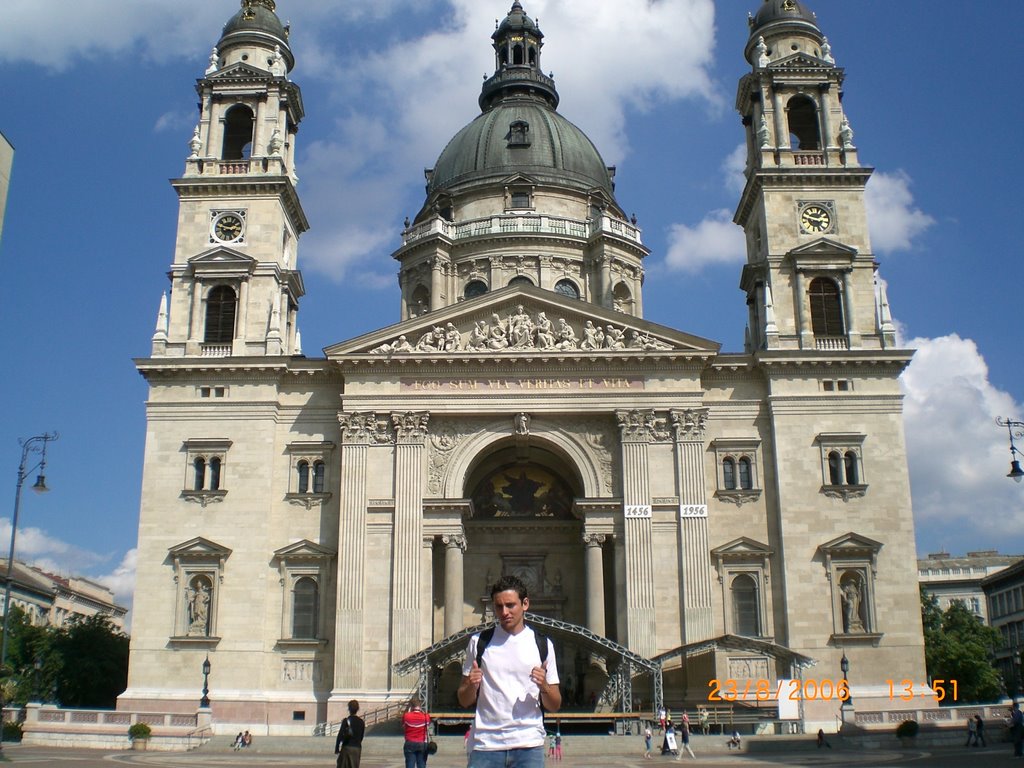 Basilica em Budapest, Belo Mazoleu! - Hungria by thiagohermano