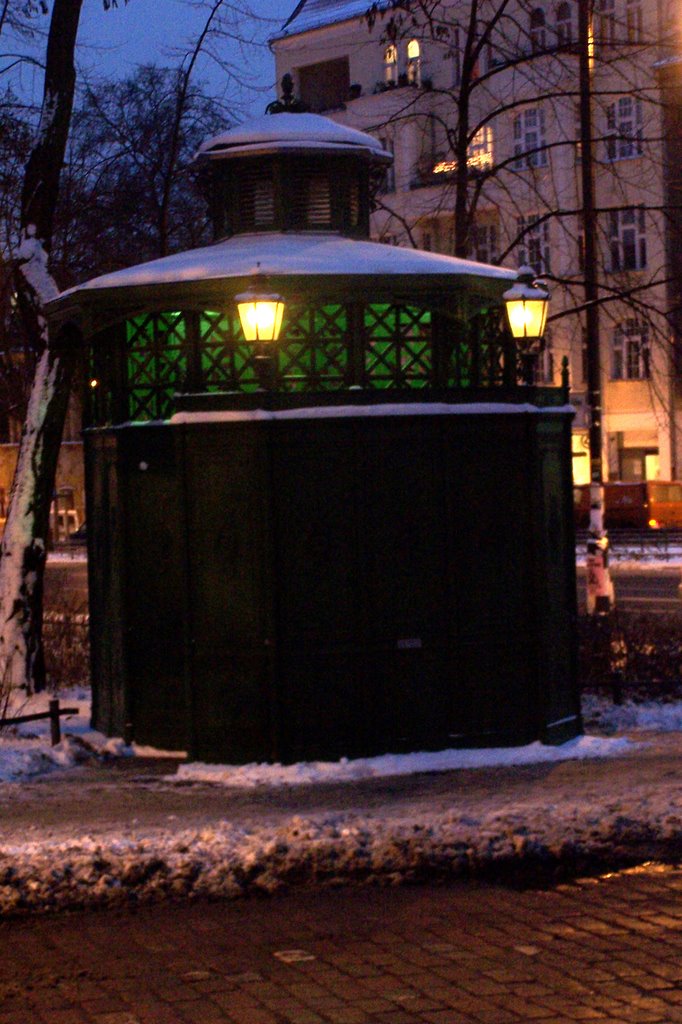 Historic Toilet (Winter) by Anderson Paulo