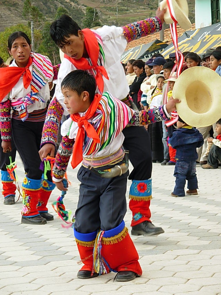 Fam. Bailando la Jija en Ullusca Axo. de Parco (Jauja - Perú) by Johnny Mucha