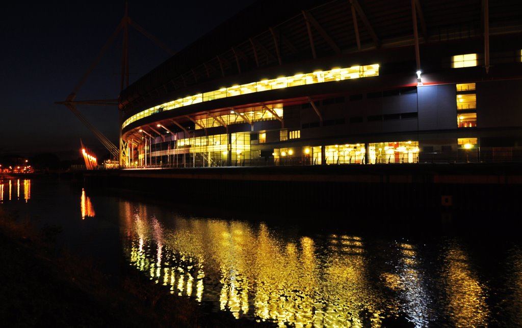 Cardiff Millenium Stadium at night by luk.der