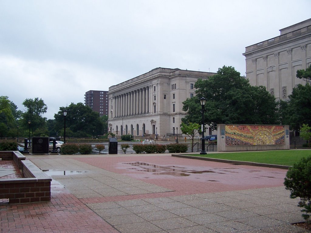 Capitol Grounds, Springfield, Illinois, July 2009 by urbanitas