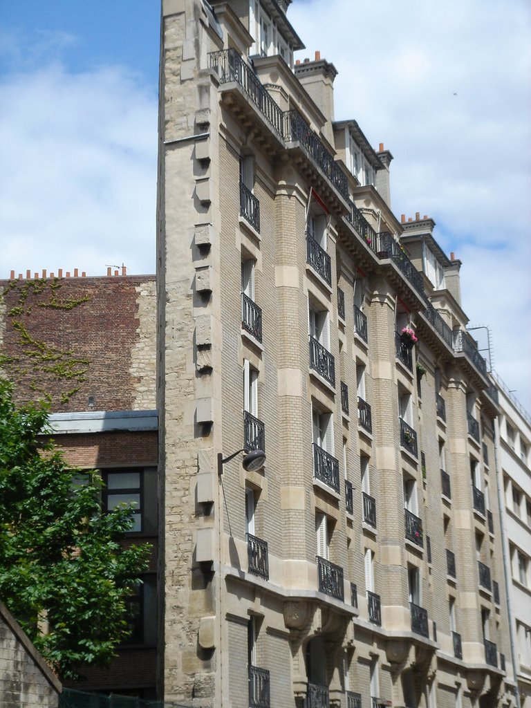 8, rue du général de Larminat by Patrice Duvivier