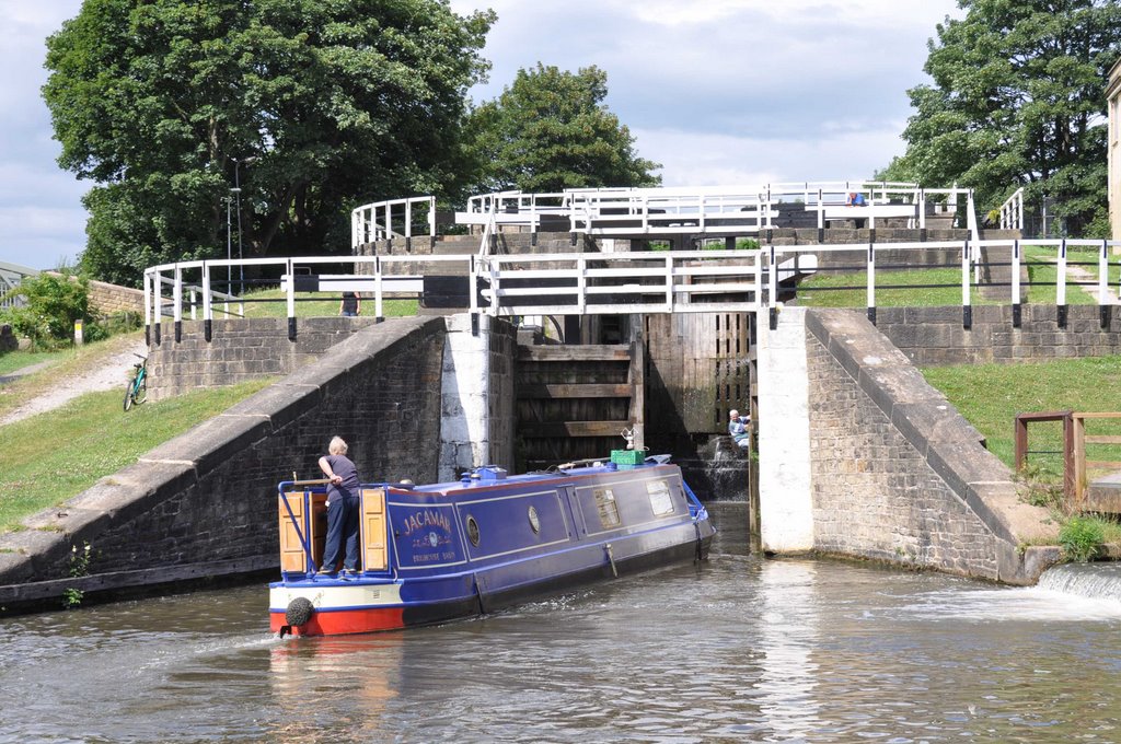 2009.07.05 - Leeds / Liverpool Canal - 3 Rise Locks - Bingley by David R Williams