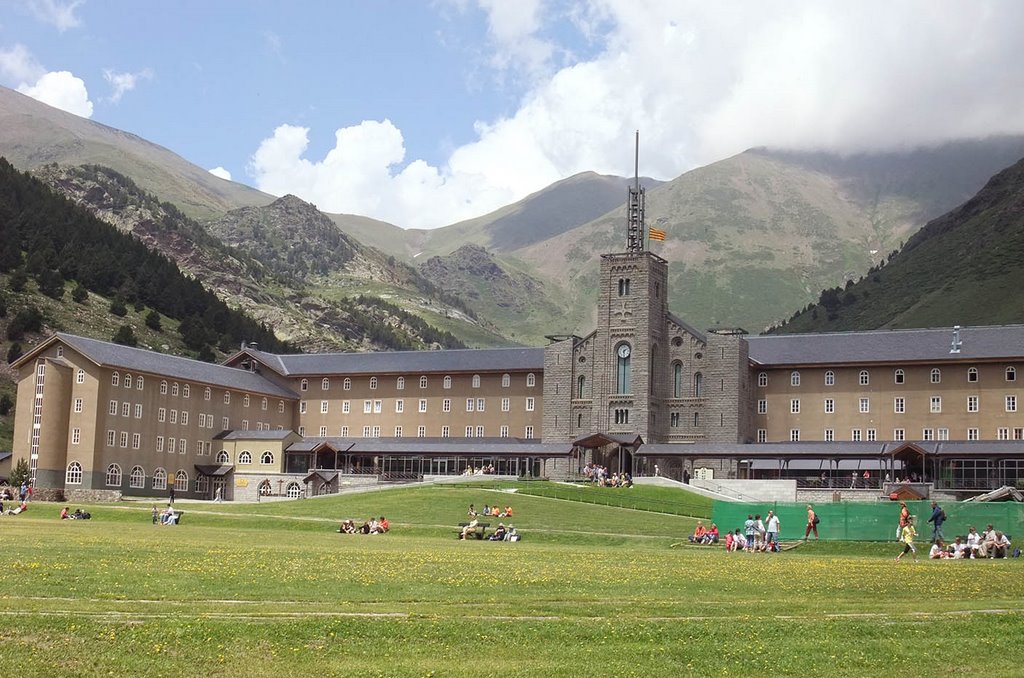 Santuario de Nuria by Víctor Cespón