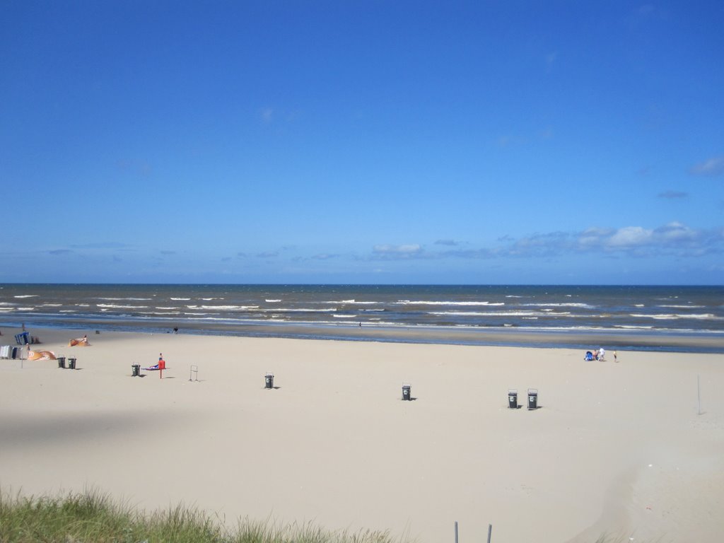 Blick über den Strand by Helfmann