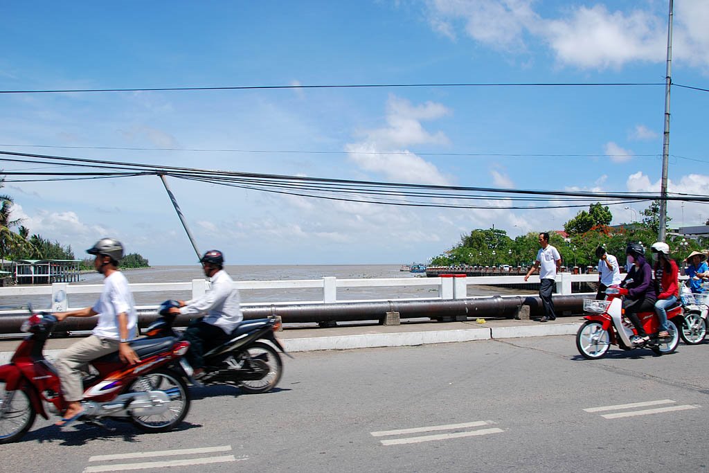 Cầu Nguyễn Trung Trực - Bridge - Nhìn ra cửa biển Kiên Giang by BuiTuanKhiem