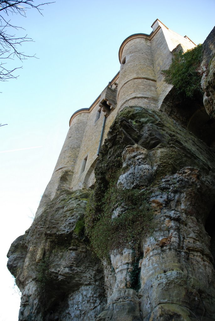 Larochette Burgruine by Roman Baum