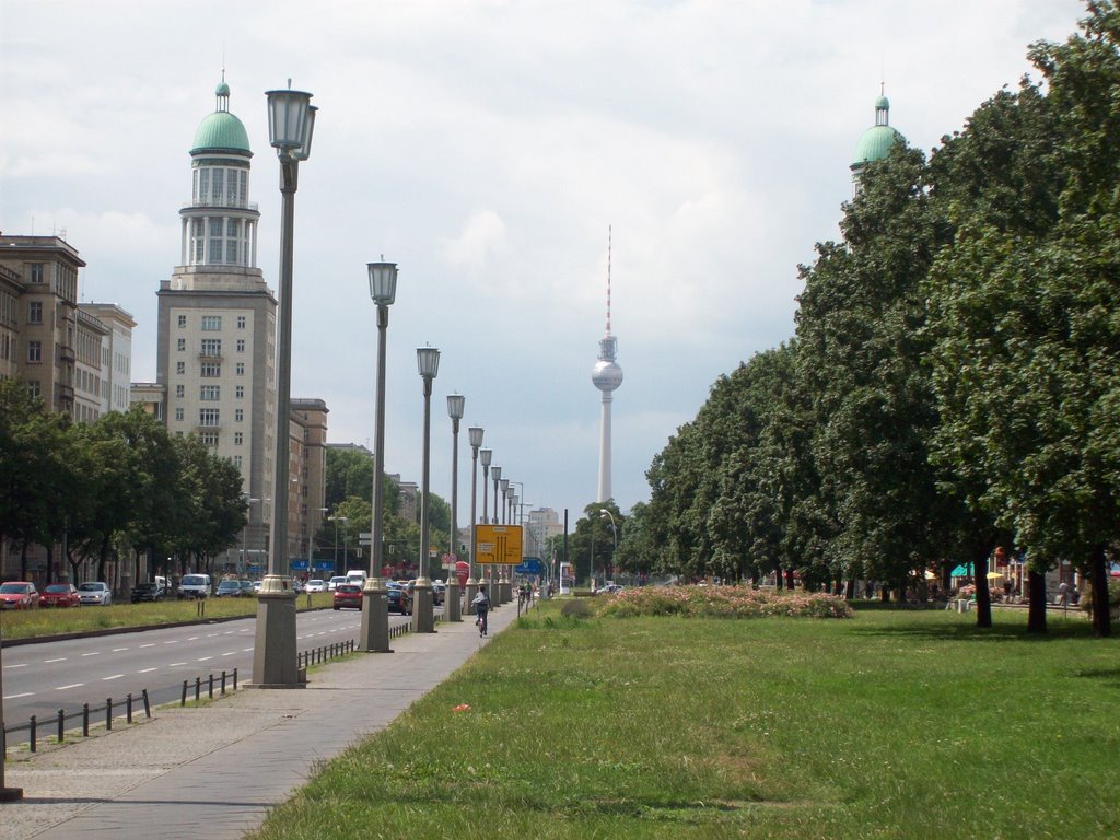 Masten und Türme, Frankfurter Allee by Panzerknacker