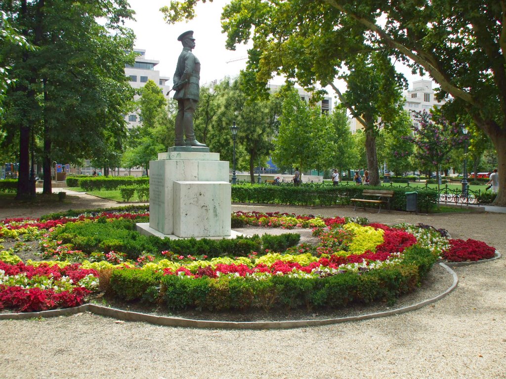 Budapest, V. kerület, Szabadság tér, Bandholtz tábornok szobra, 2009 július 11-én by Vastalicska